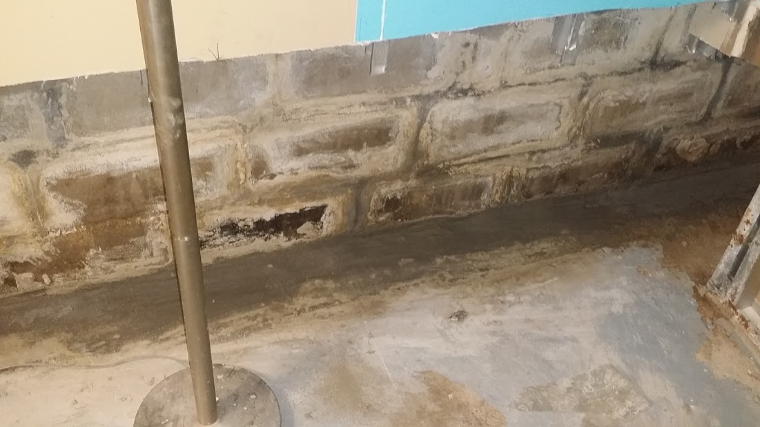 Injection sealing foundation crack repair