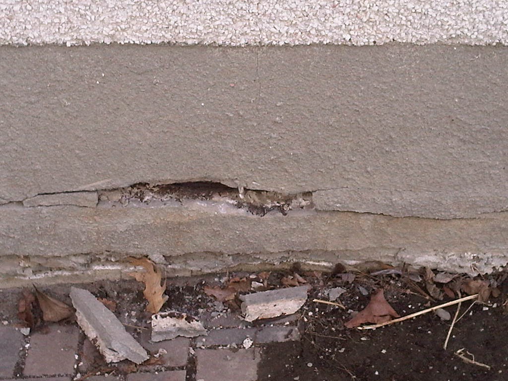 Crack in foundation wall